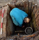 Lokalita Cvilínek na k.ú. Černov u Horní Cerekve. Exkavace sedimentárních výplní dřevěné nádržky na prádle ze 13. století.