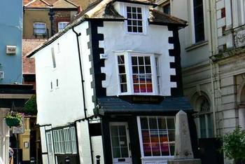 Crooked house 5.jpg