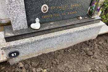 Exhumace ve Starovičkách