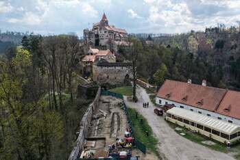 Hrad Pernštejn – archeologický výzkum na 1. předhradí